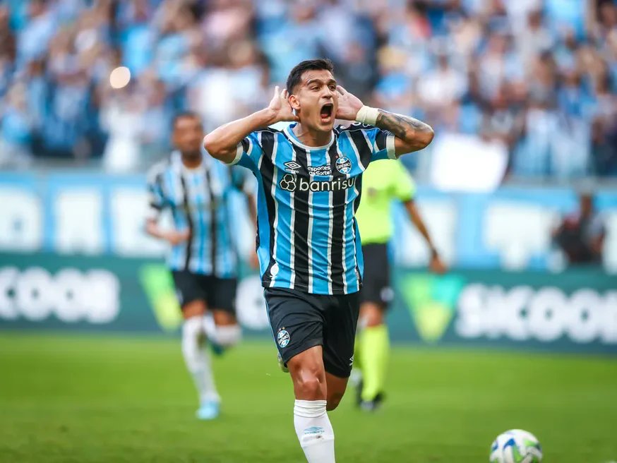 #Huracan Cristaldo debe rescindir su contrato para que se acerque a Huracan. 
Gremio maneja 2 situaciones: que Franco decida ir a EEUU o pagar el sueldo que le queda en el año y rescindir su contrato.

Sigue👇