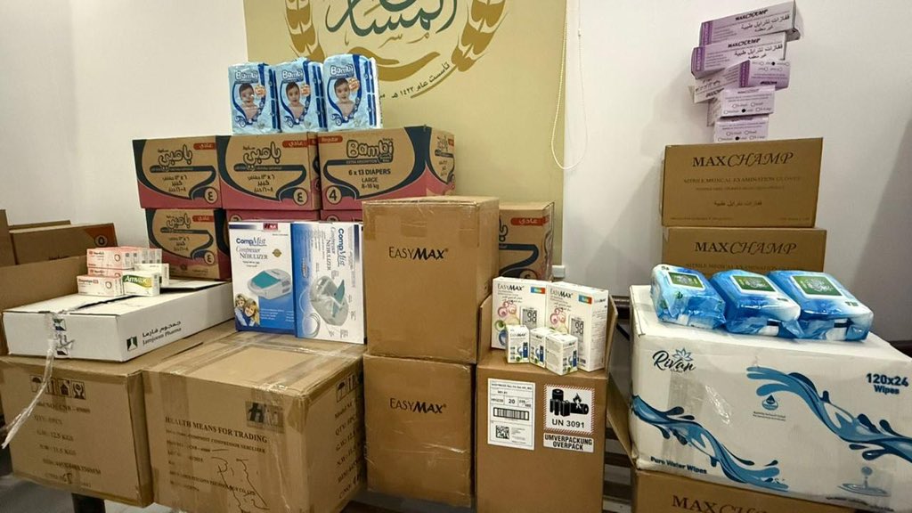 berahadmsarha's tweet photo. تنفذ جمعية بر المسارحة مبادرة صحية نوعية تتمثل في تسليم عدد 826 صنفا من الأجهزة والمستلزمات الطبية لمستفيدي الجمعية بالشراكة والتعاون مع جمعية مأمن لرعاية السجناء وأسرهم وبدعم من جمعية بسمة طفل الصحية وشكر رئيس  الجمعية الجمعيتين على دعمهم للأسر سائلين الله أن يجزيهم خير ا الجزاء https://t.co/2lkRmiWFX7