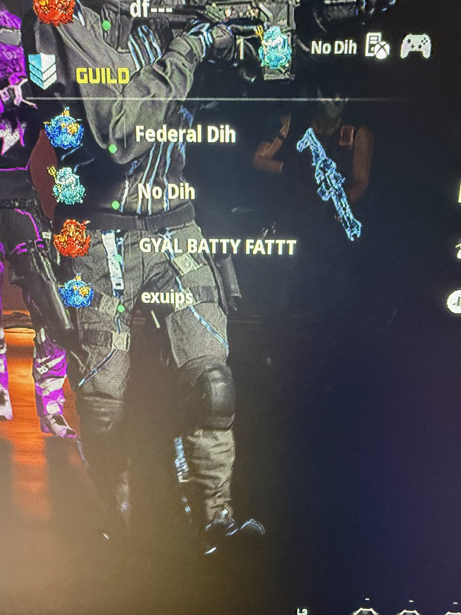 BBobinator's tweet photo. Who the fuck is in my lobby https://t.co/gX5XlKqKGP