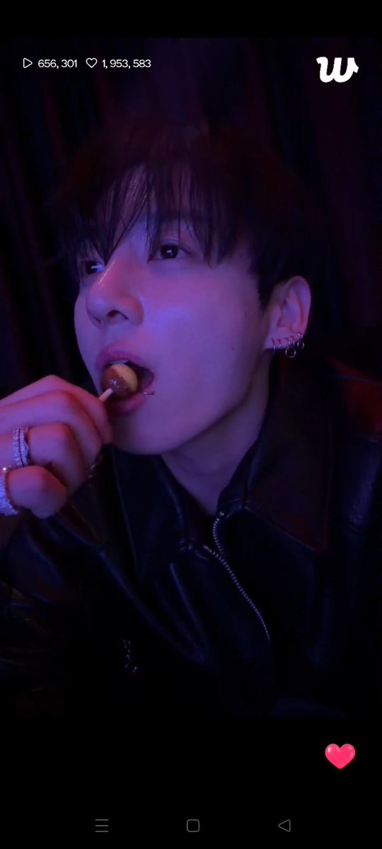 🐰เอาจริง ๆ ถึงผมจะเมาแล้วเปิดไลฟ์ มันก็ยังเป็นผมอยู่ดี ทั้งตัวตน นิสัย และความคิดของผม ใช่ไหมล่ะ?

🐰 ก็พูดกันสบาย ๆ ไปเถอะ ไม่ต้องกังวลเรื่องบริษัทหรอก

👤 อืม

🐰 ผมรู้ว่ามันอาจจะกลายเป็นประเด็นได้ แต่ก็ยังเป็นผมอยู่ดี แล้วมันจะยังไงล่ะ?