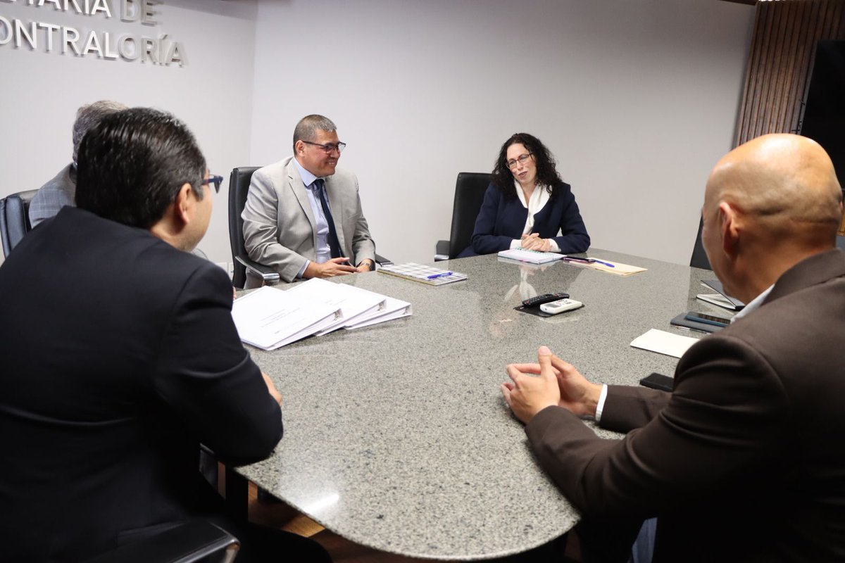 El Secretario de la Contraloría, Oscar García González, recibió del despacho Trueba Gracián Altamirano, los dictámenes financieros , presupuestales y de cumplimiento de Ley de Disciplina Financiera del Poder Ejecutivo del Estado de Querétaro correspondientes al ejercicio 2025.