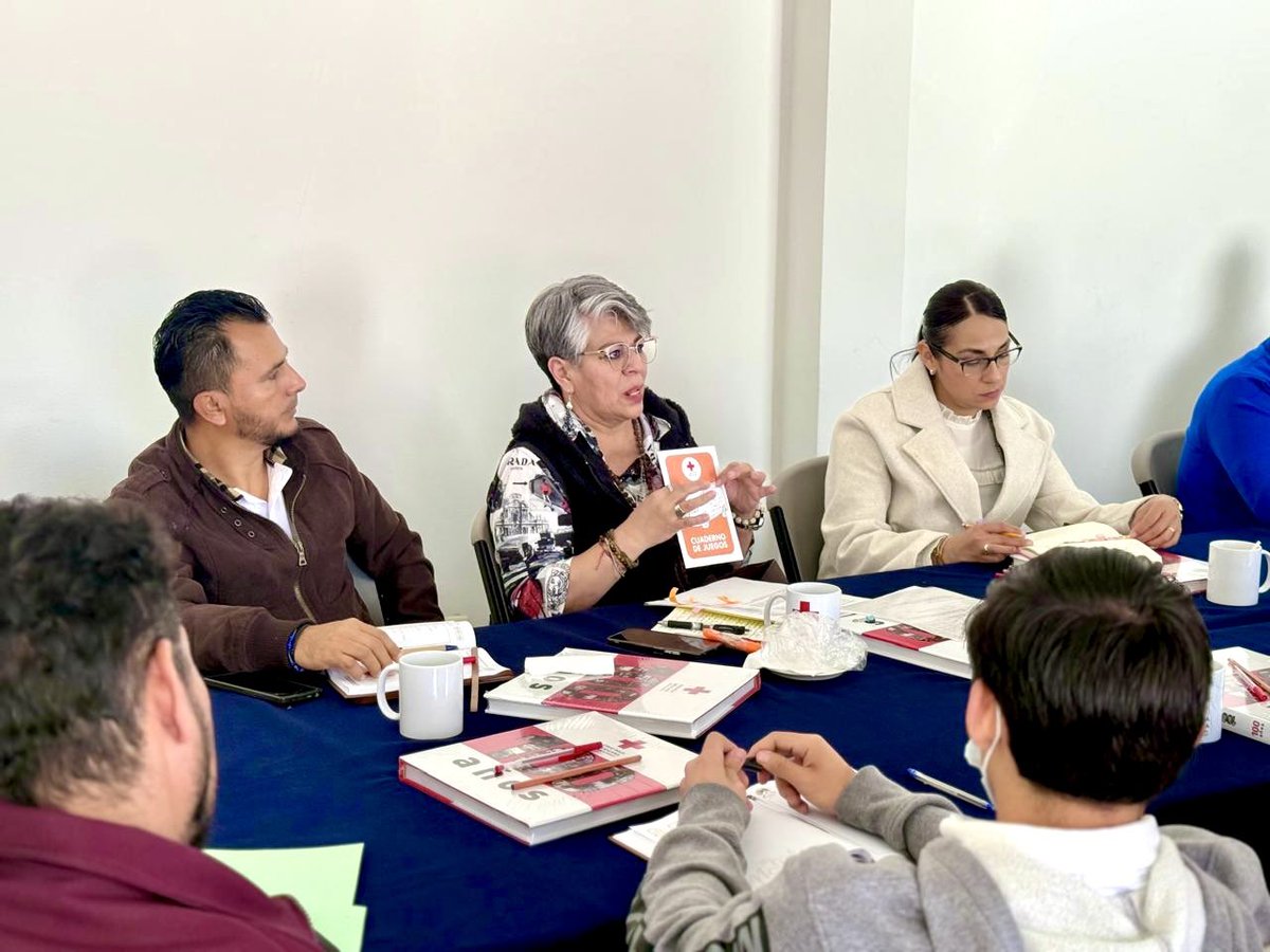 arturougaldea_'s tweet photo. Con enlaces de las 14 #SREB, participamos en una reunión con la @CruzRojaEM, en la que nos explicaron las acciones de prevención en los entornos escolares. 
Asimismo, nos hablaron sobre la #ColectaEscolar 2026, donativo voluntario que fomenta la empatía en el alumnado. https://t.co/rR7euCOBqZ