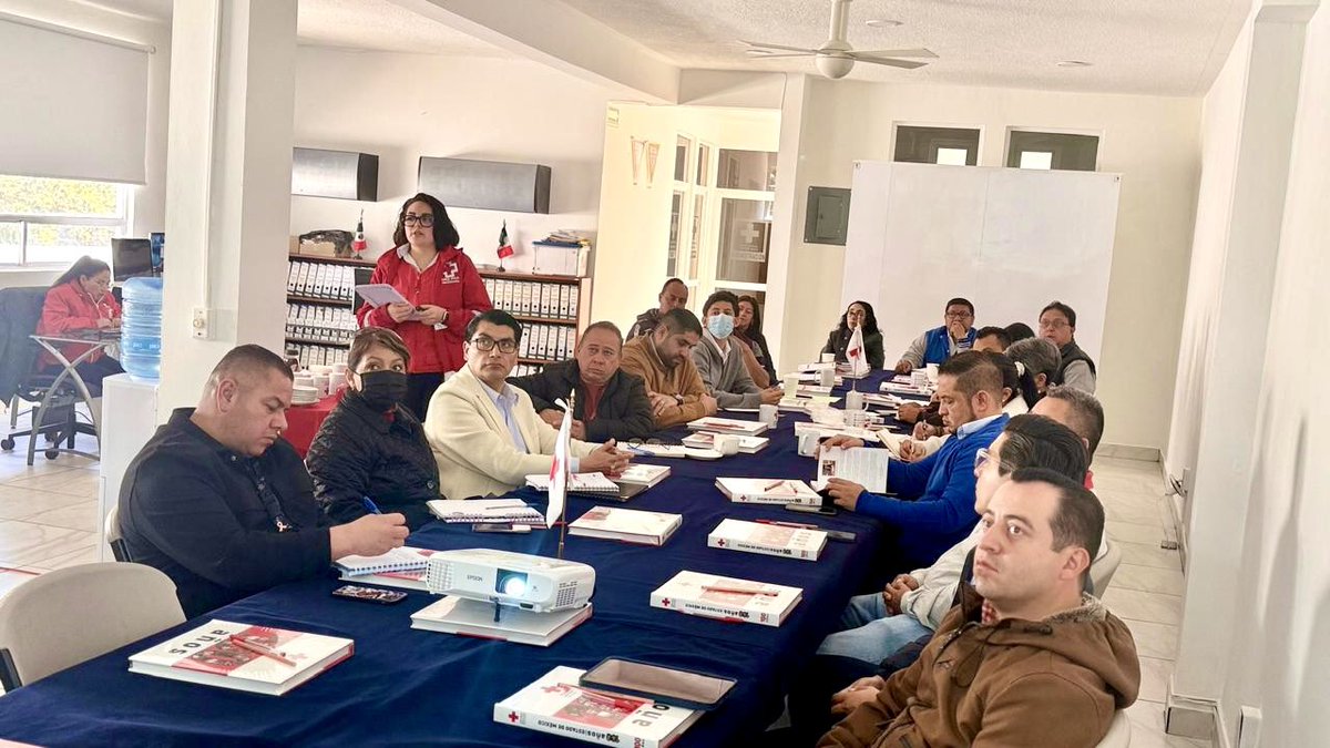 arturougaldea_'s tweet photo. Con enlaces de las 14 #SREB, participamos en una reunión con la @CruzRojaEM, en la que nos explicaron las acciones de prevención en los entornos escolares. 
Asimismo, nos hablaron sobre la #ColectaEscolar 2026, donativo voluntario que fomenta la empatía en el alumnado. https://t.co/rR7euCOBqZ