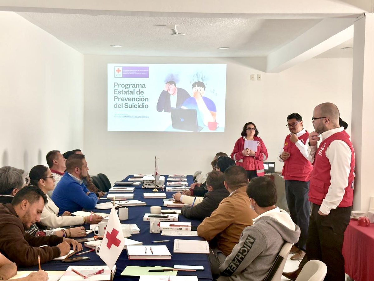 arturougaldea_'s tweet photo. Con enlaces de las 14 #SREB, participamos en una reunión con la @CruzRojaEM, en la que nos explicaron las acciones de prevención en los entornos escolares. 
Asimismo, nos hablaron sobre la #ColectaEscolar 2026, donativo voluntario que fomenta la empatía en el alumnado. https://t.co/rR7euCOBqZ