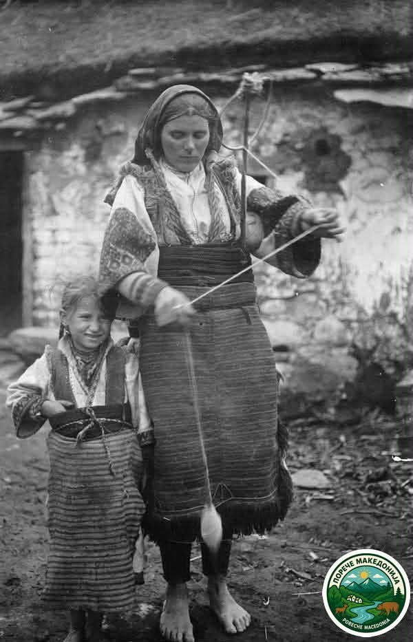 MacedonianFacts's tweet image. Некогашните убавици во народни 
носии.🥰👌🇲🇰🇲🇰🇲🇰
--------------
The beauties of the past in folk costumes.🥰👌🇲🇰🇲🇰🇲🇰

#ПоречеМакедонија #PorecheMacedonia
#Macedonia #Македонија
#Poreche #Порече