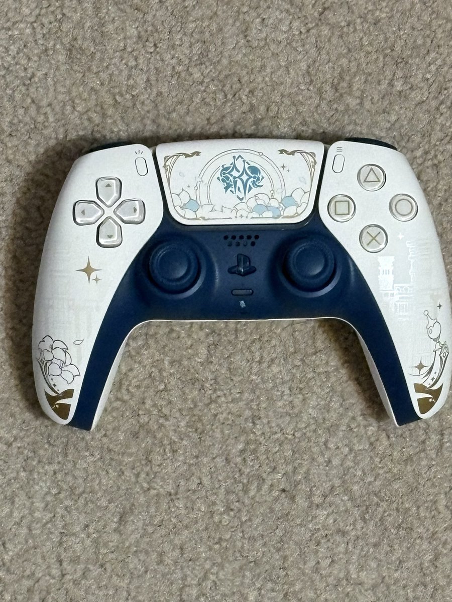 IrisGardevoir's tweet photo. 💜✨🦈: My Genshin Impact Dualsense controller has arrived in the mail today! :3 #GenshinImpact https://t.co/TF7FgggCJH