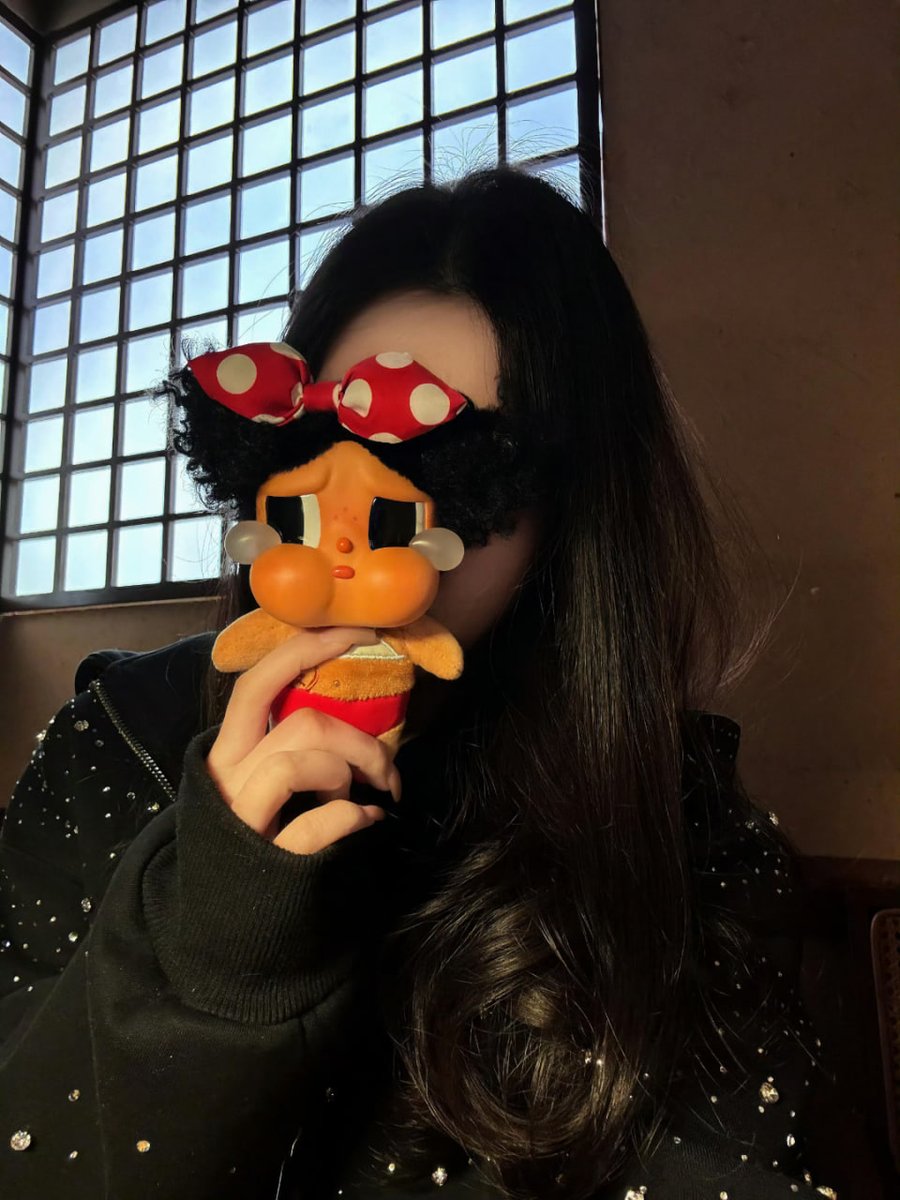 kevinjun2107's tweet photo. Hiding my smile behind something adorable. https://t.co/fXcbJJnUbK