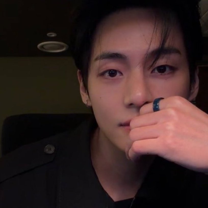 #НоваяАватарка

Вы меня будете любить такой а скажите честно это моё safe place