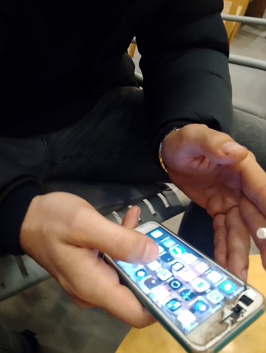 Bythekuko's tweet photo. Dünyadaki en sadık müşterinize yeni bir Apple hediye etmelisiniz @Apple @AppleSupport @apple https://t.co/oFrZ2KONdt