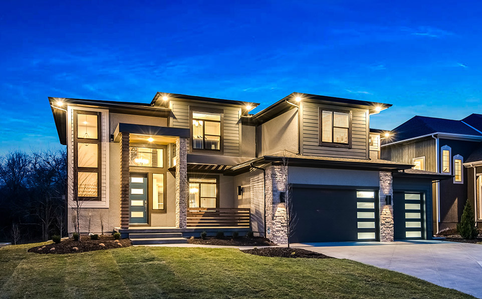 RennerSupply's tweet image. Seeing door styles and materials in person helps you make confident decisions. Our showrooms offer hands-on guidance from knowledgeable garage door professionals.
🏡✨ Visit us at rennersupply.com for inspiration!
#GarageDoorShowroom #RennerGarageDoor #HomeProjects  #KC