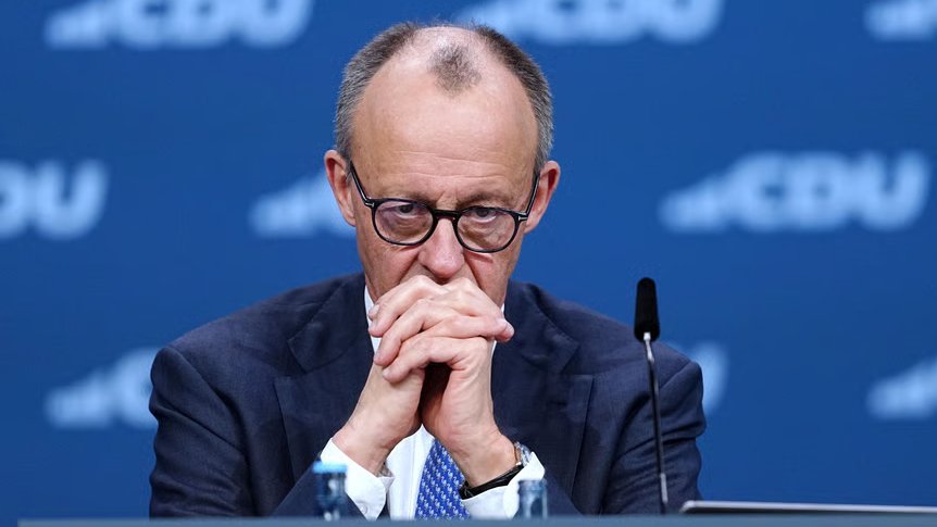 Einem Bundeskanzler sollte bewusst sein:
Echte, nachhaltige Innovation und Wirtschaftswachstum entsteht nur dort, wo Meinungs- und Handlungsfreiheit herrscht.