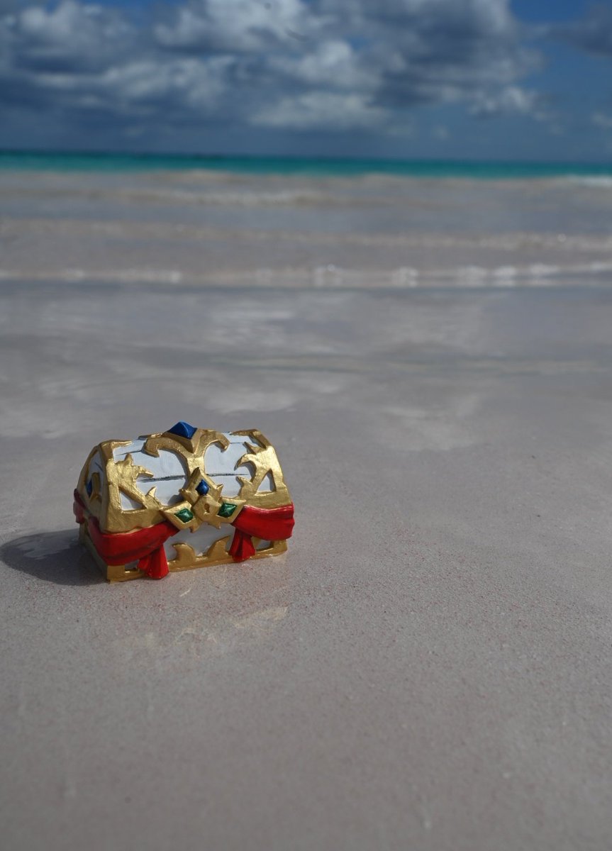 ChloeSauras's tweet photo. Oh look someone left a Chest Of Fortune laying around, guess I'll just take that then 👀

#SeaOfThieves #BeMorePirate https://t.co/D8PdQ9ZhKs