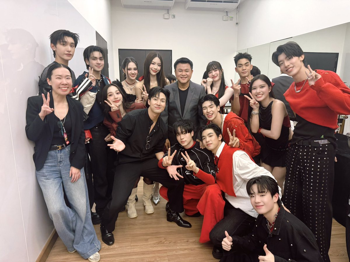 🫶 <a href="/BoyTakonkiet/">Takonkiet Viravan</a> 
<a href="/Vilaaaaa_m/">Vilaaaaa.m</a> 
<a href="/kangkorns/">กั้ง(มัง)กรณ์.</a> 
<a href="/iz_theofficial/">iZ</a> 

#oneสนั่นจอ2026
#oneสนั่นจอ 
#iZ #Kiismet
#onemusic #one31