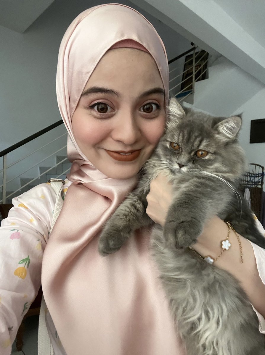 ItsMiera's tweet photo. Dah lama tak tengok twitter. Berhabuk dah.haha. My baby bulus Yuky and Simba 😆🤏🏻 https://t.co/hkxGl1jPrF