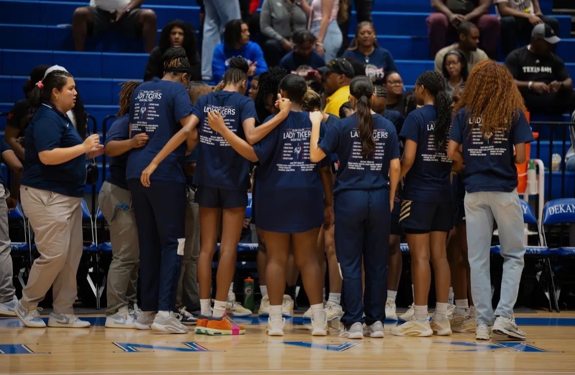 KC_WomensBball's tweet photo. Our season ends in the 3rd round with a tough 2pt loss in overtime to a competitive Duncanville team. 
I couldn’t be more proud of our team &amp; the pride &amp; fight they displayed! We are here and in the words of the great Deion Sanders “WE COMING.” 💙
#WIT #Sisterhood #TigerPride https://t.co/H4y9XJ1DZK