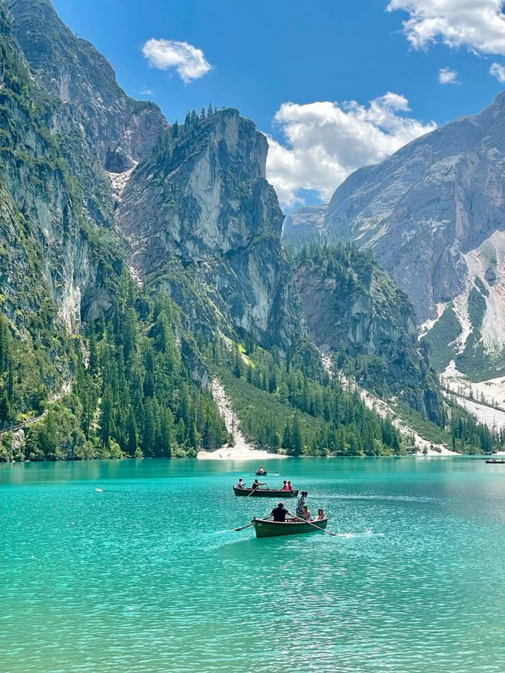 echoesofworld's tweet photo. Dolomites, Italy https://t.co/jpLnRpgy47