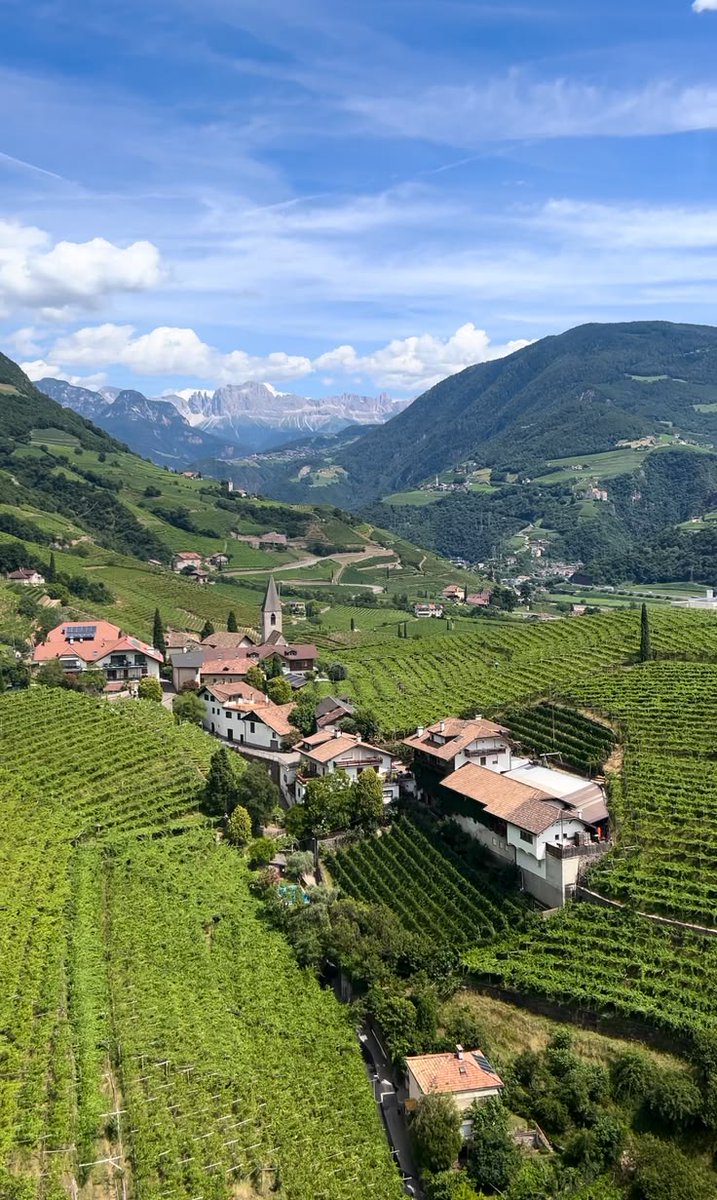 echoesofworld's tweet photo. Dolomites, Italy https://t.co/jpLnRpgy47