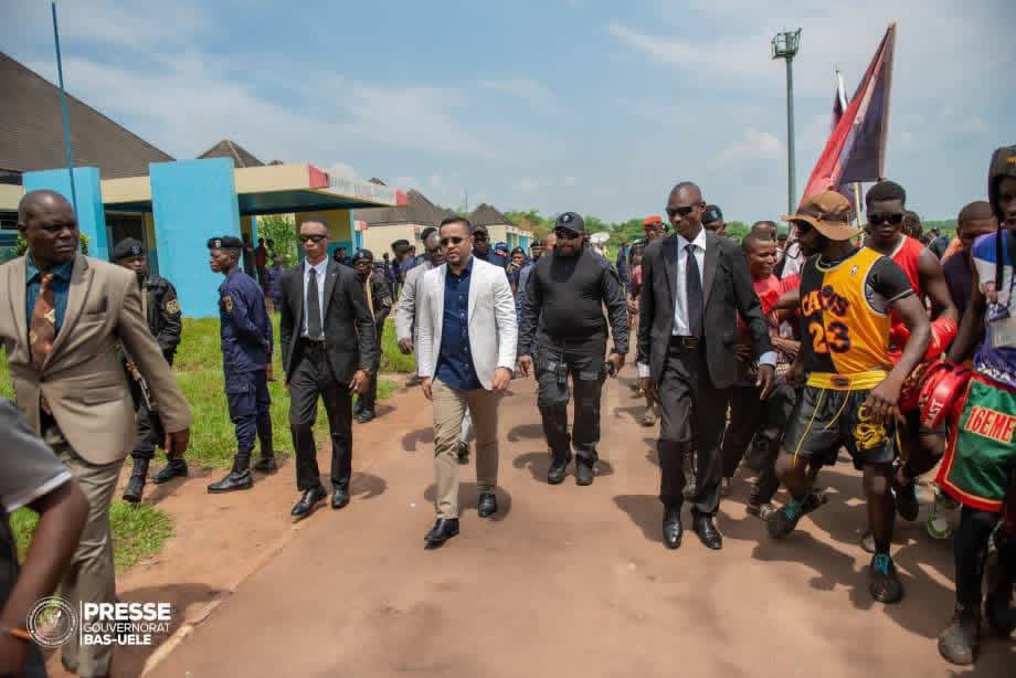 kajasarah18's tweet image. #Bas- Uele :De retour à #Buta ce lundi 24 février, le gouverneur de la province du #Bas-Uélé, Mike-David Mokeni, a fait le point sur sa récente mission officielle effectuée à Kinshasa.

Selon l’autorité provinciale, cette mission a permis d’obtenir des réponses positives ainsi