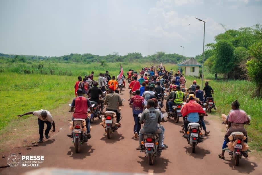 kajasarah18's tweet image. #Bas- Uele :De retour à #Buta ce lundi 24 février, le gouverneur de la province du #Bas-Uélé, Mike-David Mokeni, a fait le point sur sa récente mission officielle effectuée à Kinshasa.

Selon l’autorité provinciale, cette mission a permis d’obtenir des réponses positives ainsi