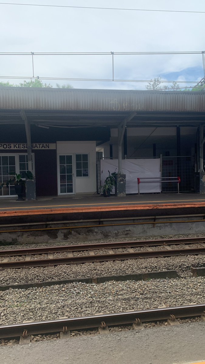 tinkebb's tweet photo. maaf ebe jadinya naik krl karna lebih dekat🤗 https://t.co/4qgPYyibT3