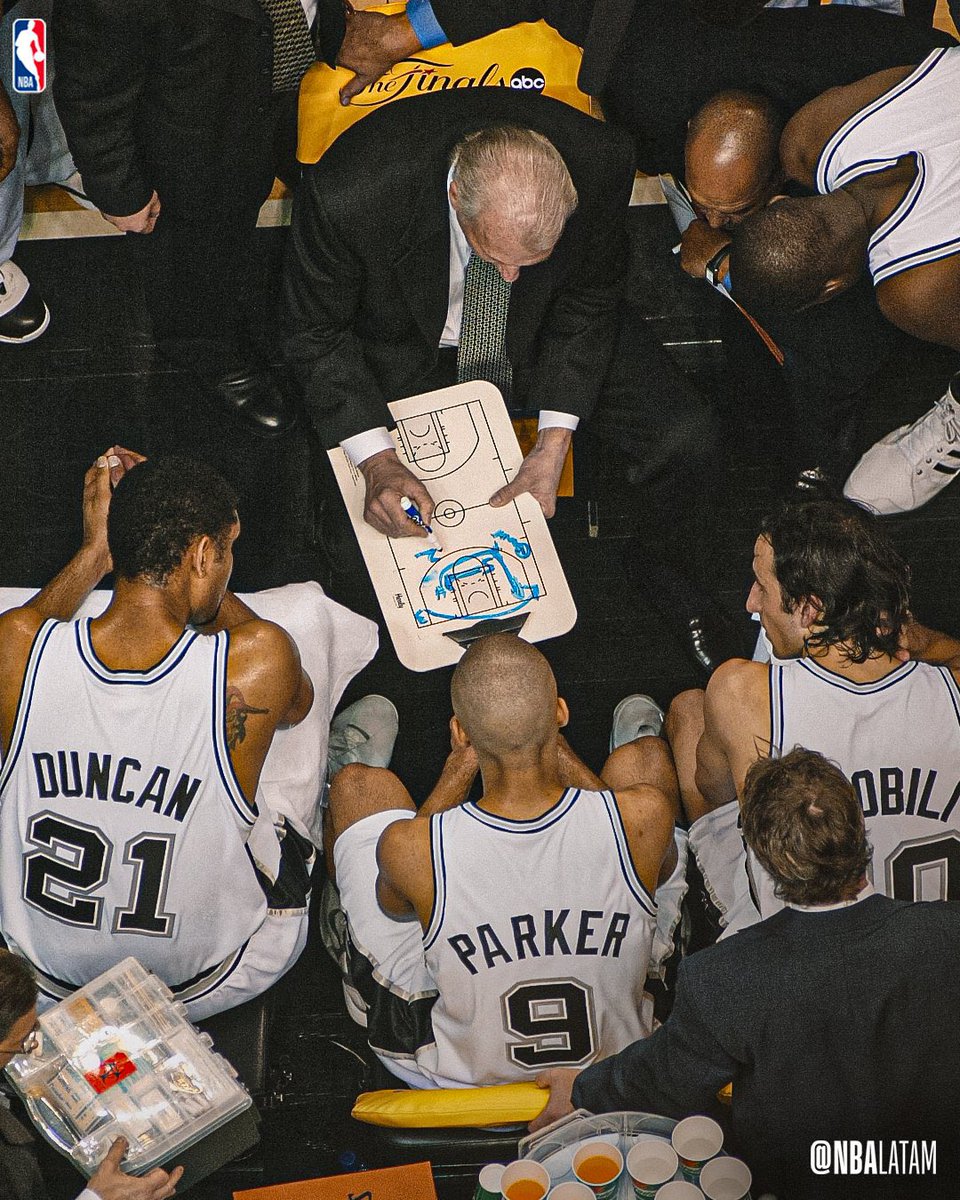 Hubo un tiempo en el que estos 4 dominaban la NBA

Gregg Popovich, Tim Duncan, Manu Ginobili y Tony Parker 🖤

Una de las fotos más icónicas en la historia de la NBA

San Antonio vs. Detroit. Finales de la NBA 2005

#GoSpursGo <a href="/spurs/">San Antonio Spurs</a> <a href="/NBA/">NBA</a>