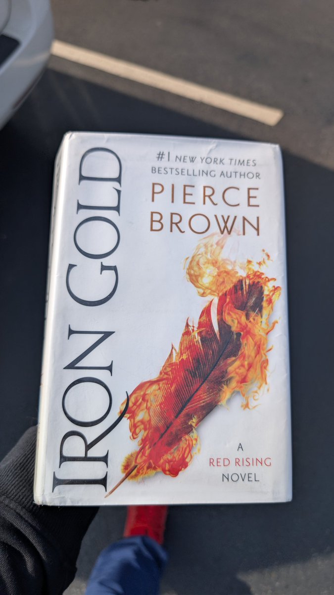 Book #11 this year. Diving back in to the #RedRising series. On to the 2nd trilogy. 

#Reading #SciFi #Nerd #BookWorm