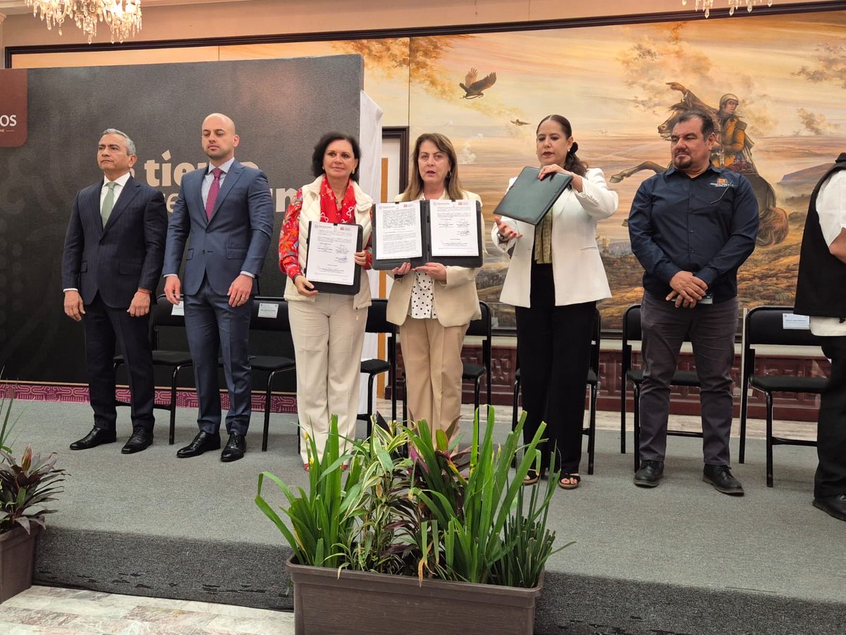 Reforzando prevención a través de la firma de convenio SEP Morelos gracias a la secretaria Karla Herrera y como testigo la gobernadora Margarita González Saravia. También se rstificó convenio con Colegio de Bachilleres gracias a su titular Maribel Abarca