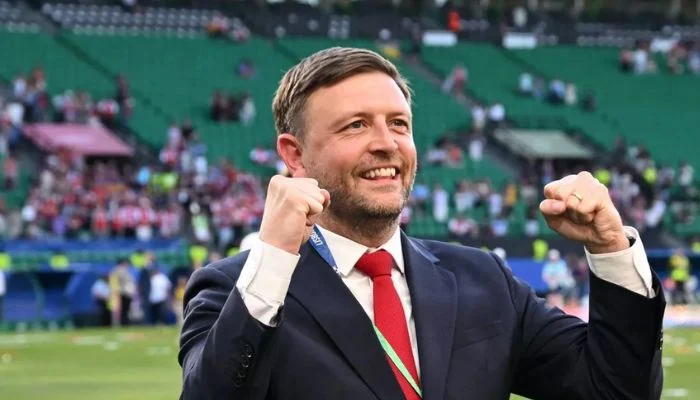 LiquidAy's tweet photo. 🚨BREAKING: Arsenal have released their latest financial results, showing a much smaller loss of £1.4m for the year ending May 2025, down from £17.7m the previous year and £52.1m in 2023.

Improved Champions League performances and higher broadcast revenue boosted income, while player sales also helped raise profits.

Wages rose to £346.8m, though still significantly lower than title rivals Manchester City.

Operating costs jumped to £200.8m, helping explain the club’s decision to increase ticket prices.

Overall picture, finances improving, competitiveness rising, and the club backing its push for major trophies. Surely impressive positive figures coming next year.

Share your thoughts!