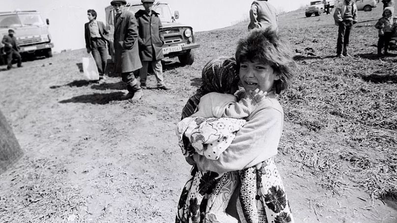 Yine matem günü geldi. 
1992’nin 25 Şubat’ı 26 Şubat’a bağlayan gecesi 106’sı kadın, 83’ü çocuk olmak üzere 613 Azerbaycan Türkü kardeşimiz Rus destekli Ermeni birlikleri tarafından Hocalı’da soykırıma uğradı. Soykırım bir insanlık suçudur. Unutmayalım, unutturmayalım.