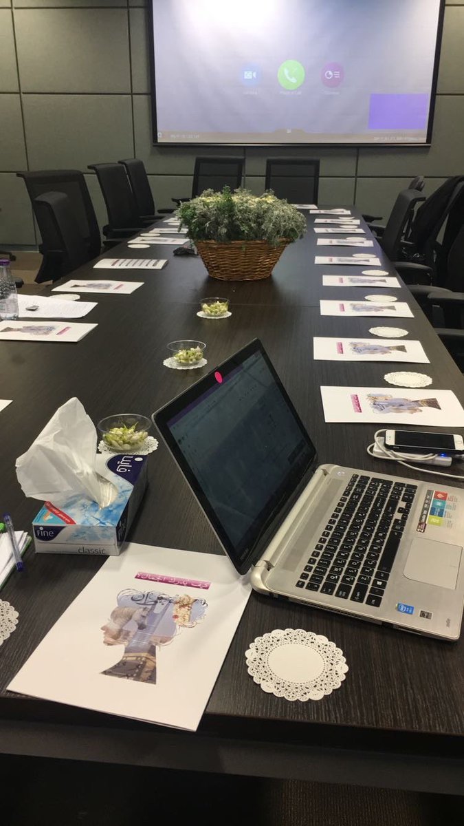 <a href="/almodifershow/">الليوان</a> <a href="/AmlMi2013/">أمل التميمي</a> <a href="/Nho1001/">نُهيّة 🌿</a> هذه  المادة كانت مختلفة، يستوقفنا الجمال في كل التفاصيل ونحتفي به في كل محاضرة مع الدكتورة أمل التميمي، حتى وصلنا إلى الختام فكان مِسْكه بحق، ففي ندوة:كيف يُدرك الجمال؟طاف بنا الجمال فأخذنا من أبسط مظاهره في الوجوه والأماكن والألوان، يحفنا فل جيزان الحبيبة 💕