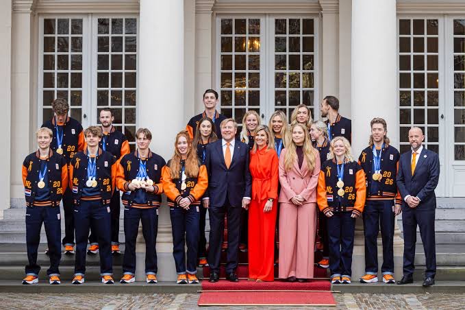 groot_av's tweet photo. @Bricktop_NAFO Meeting the king of the Netherlands for the Durch gold winners https://t.co/sYyANMfs3f