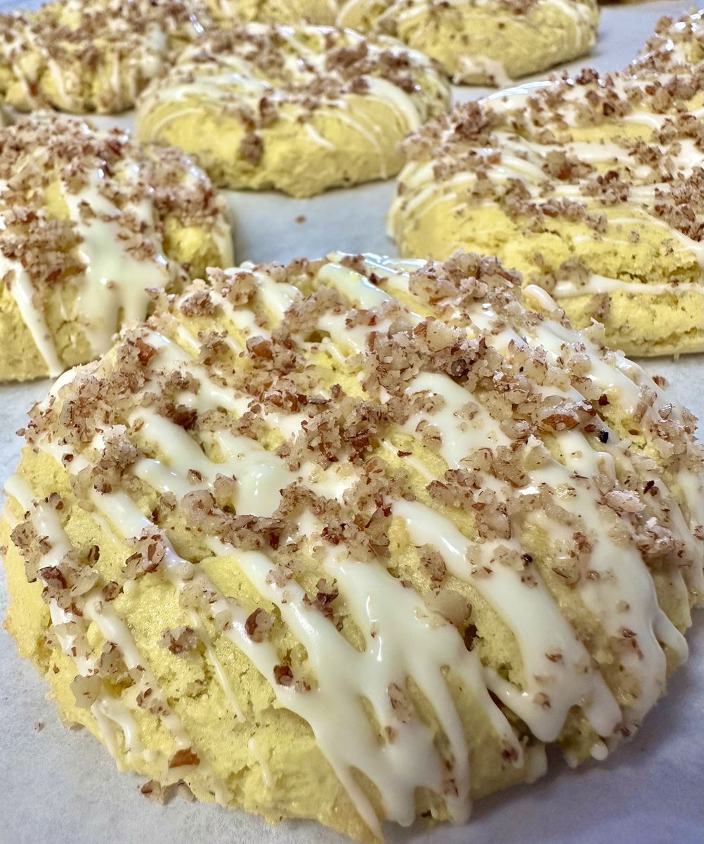 Good morning! Lemon pecan cookies and strawberry white chocolate cookies in the bakery case. We are here until 2 PM today. Have a great day everyone! #BlueOakCoffee #DowntownBakersfield #BakersfieldBakery #BakersfieldCoffee #freshbakedcookies