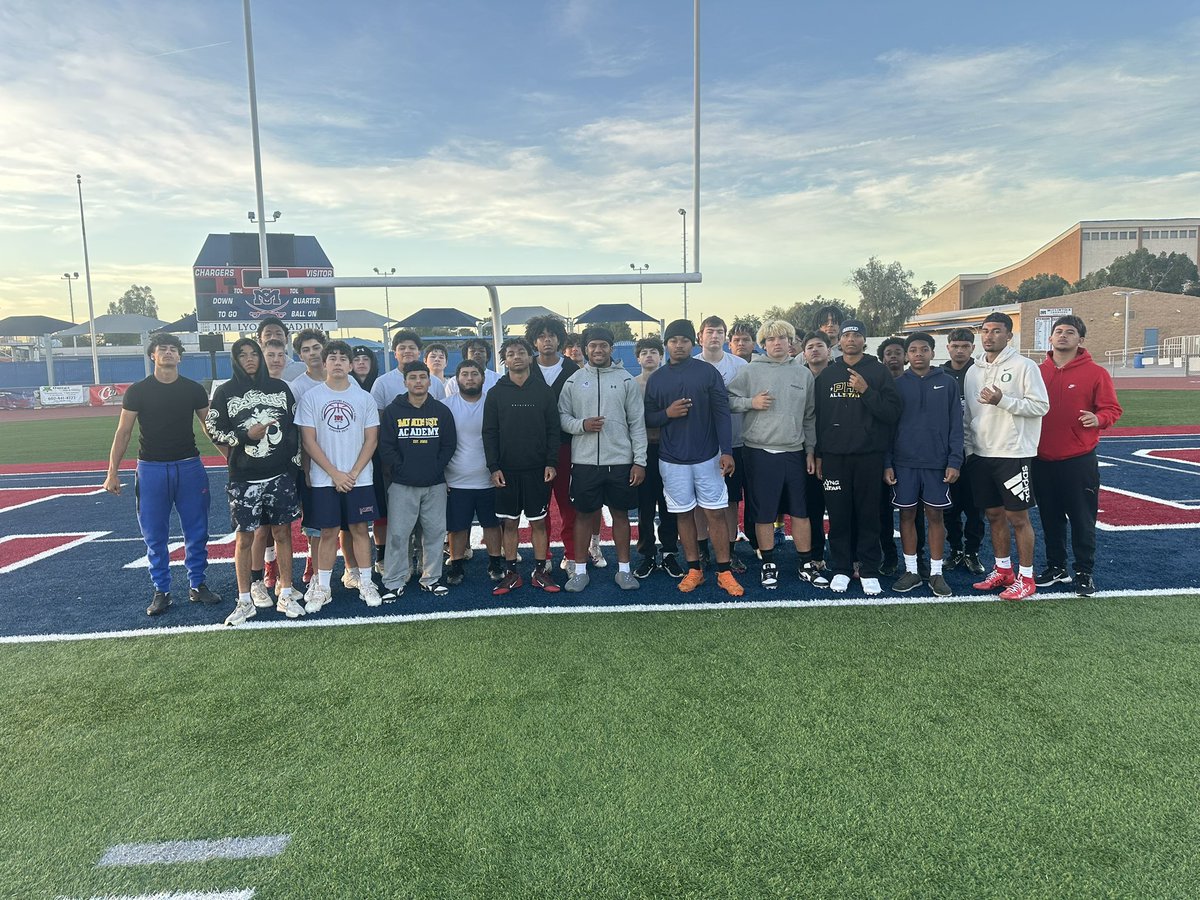 CoachNickO1's tweet photo. Was blessed to have one of my former players come by this morning to talk to our @McClintock_FB players. Much love @chillwill_8 for the knowledge you dropped and the time you took out of your day. We appreciate you 🙌 https://t.co/5UaZpWv5lu
