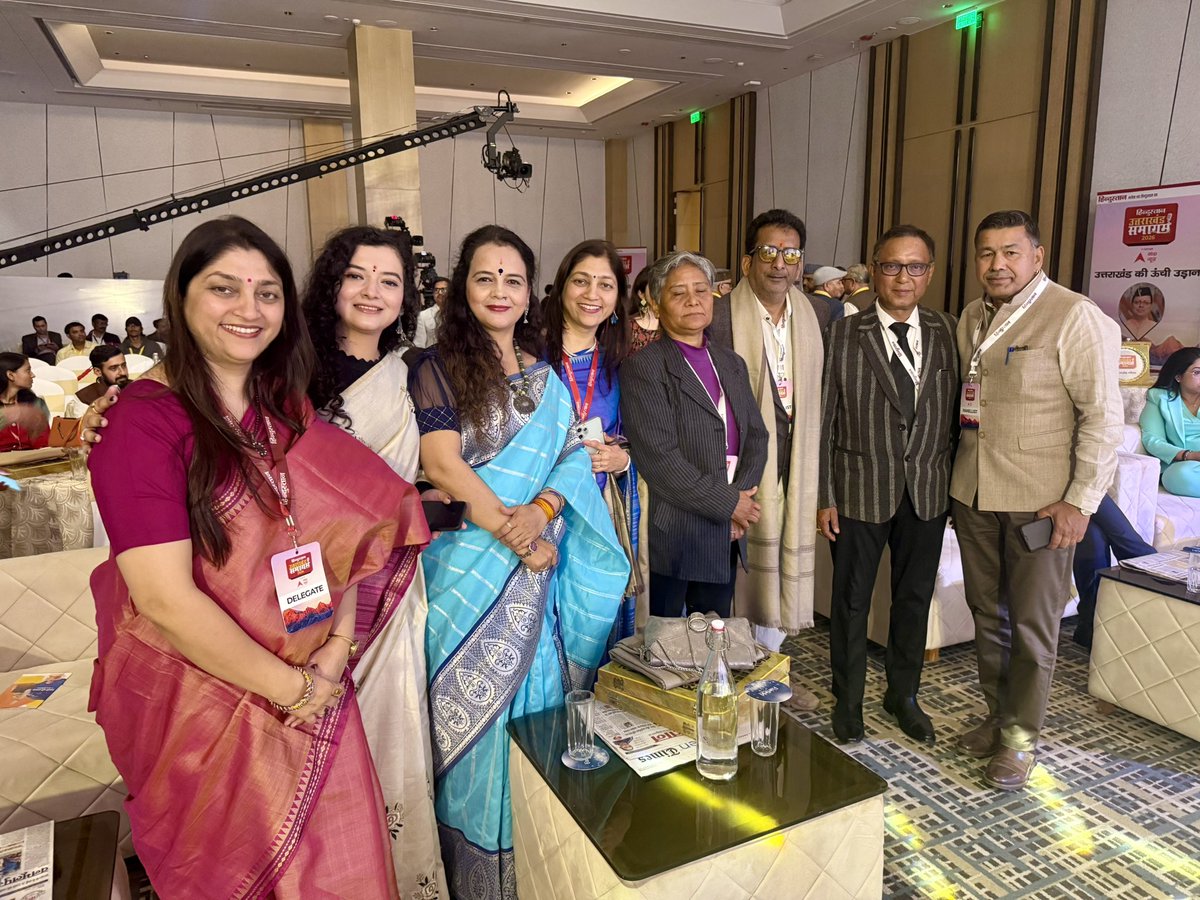 UpretiSisters's tweet photo. देहरादून में आयोजित “हिंदुस्तान उत्तराखंड समागम” में, माननीय मुख्यमंत्री श्री पुष्कर सिंह धामी जी द्वारा उत्तराखंड गौरव सम्मान।
इस कार्यक्रम में बिमला गुंज्याल जी, हेमंत पांडेजी , स्वर्गीय मोहन उप्रेती जी की पोतियों और अन्य गणमान्य व्यक्तियों से सुखद भेंट हुई।
@Live_Hindustan https://t.co/247QTiAYEg