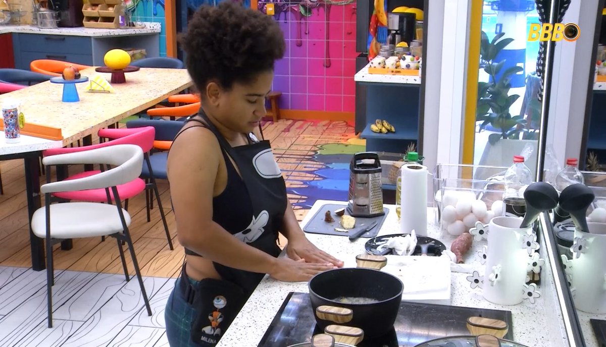 Milena: hoje to com 5 corações, amanhã eu quero ter só 3, os 3 que realmente me importam. (ana paula, juliano e samira) 🥰