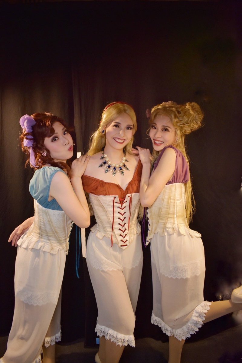 _1124_ym's tweet photo. #レイディ・べス 

第3クールありがとうございました！

♪クールヘッドの愛人でご一緒させていただいている美しくて可愛い大好きなおふたりと😘

お稽古の時から本当にお世話になっていて、おふたりと愛人ができる喜びを噛み締めながら、明後日からも頑張ります🩵❤️💜

#政本季美 さん
#大竹萌絵 さん https://t.co/3w6E5GM6dz