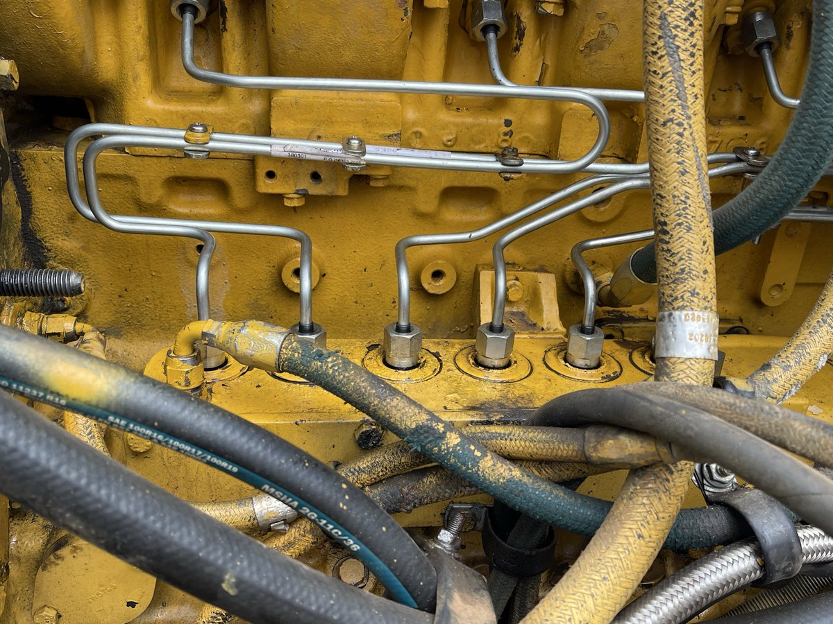 itsMeNoid's tweet photo. Got all the Junk lines replaced. #Caterpillar #3406B you can see the steel collar. Old lines didn’t have them https://t.co/RHPwOl80Kf