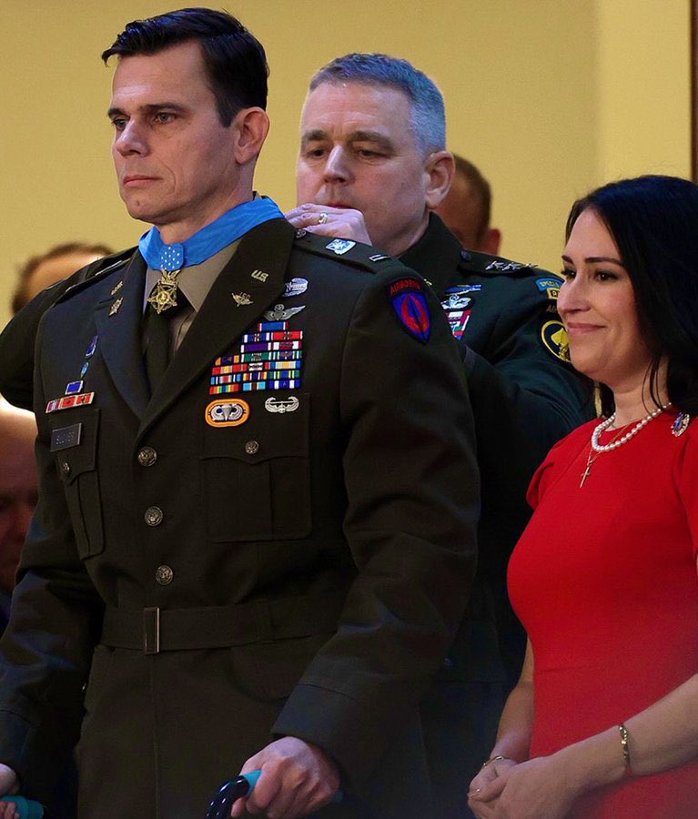 Kagan_M_Dunlap's tweet image. Eric Slover is an extremely experienced helicopter pilot serving in the U.S. Army's elite 160th Special Operations Aviation Regiment (Airborne), also known as the Night Stalkers, which for those who don’t know is a unit known for conducting high-risk, nighttime missions in