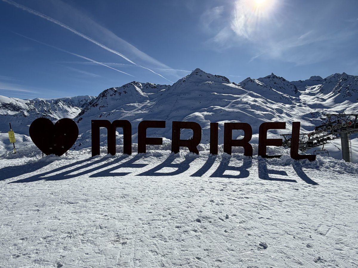 jumpjim's tweet image. Le Rond Point (“Ronnies”) in #Meribel is a great place to finish a days skiing 😎

#skiing #apresski