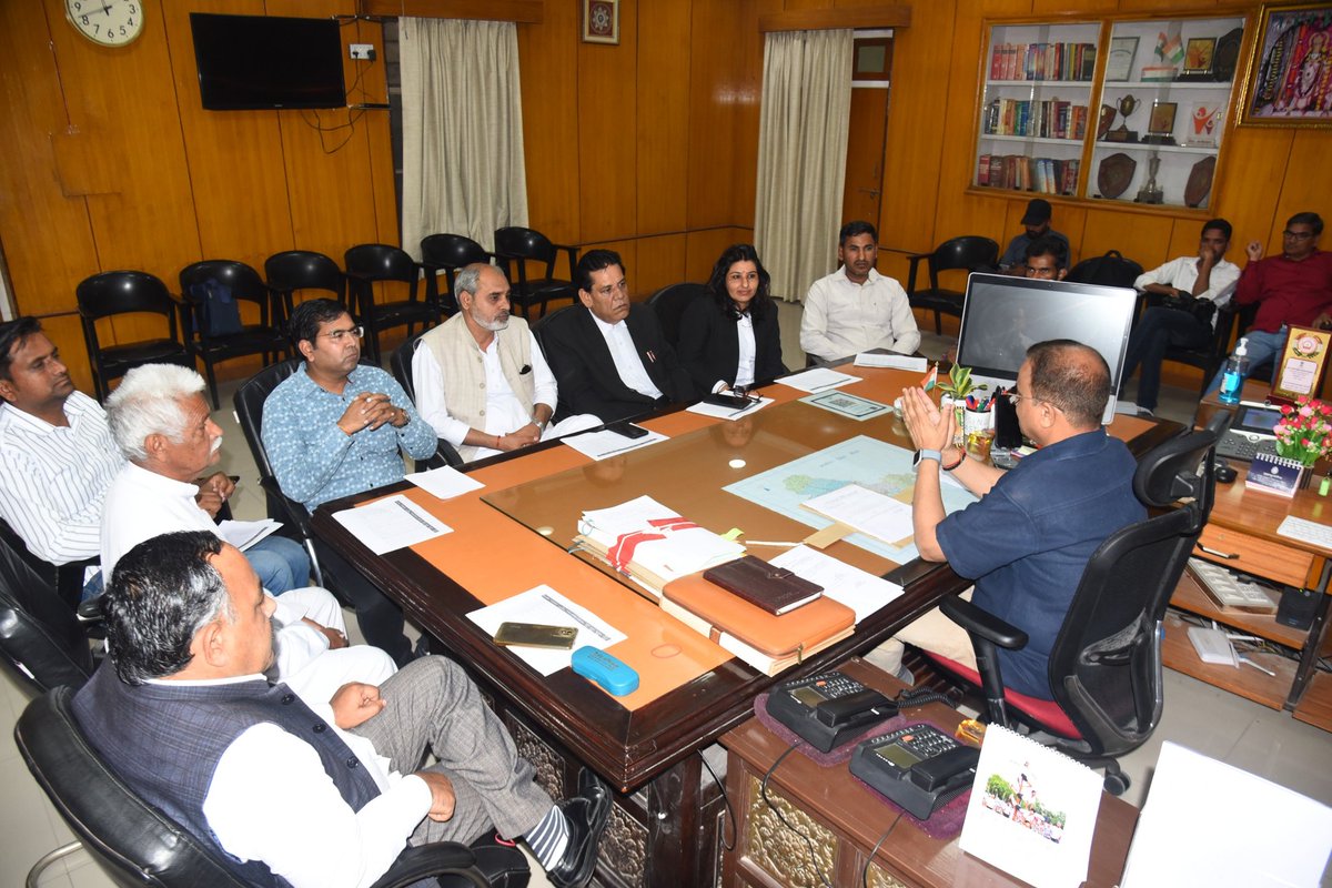 पंचायती राज संस्थाओं के आम चुनाव 2026:
अंतिम मतदाता सूची का प्रकाशन किया गया
जिले में कुल 79029 मतदाताओं के नाम शामिल किए गए
whatsapp.com/channel/0029Va…
#Sikar 
<a href="/BhajanlalBjp/">Bhajanlal Sharma</a>
<a href="/DcDmSikar/">District Collector & Magistrate, Sikar</a> <a href="/DIPRRajasthan/">सूचना एवं जनसम्पर्क विभाग, राजस्थान सरकार</a> <a href="/SIKARSVEEP/">District Election Office Sikar - Rajasthan</a>