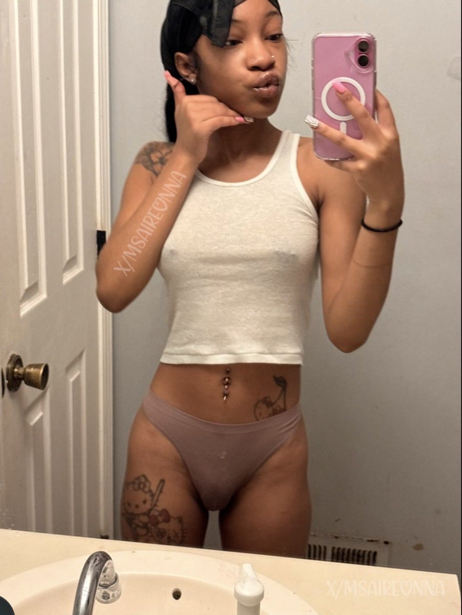 MsAireonna's tweet photo. Slim petite😗 https://t.co/WUpyx5FSwG