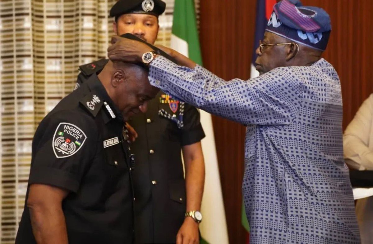 tvcnewsng's tweet photo. President Bola Ahmed Tinubu decorates AIG Tunji Disu as acting Inspector General of Police. https://t.co/YgYMHp8AcI