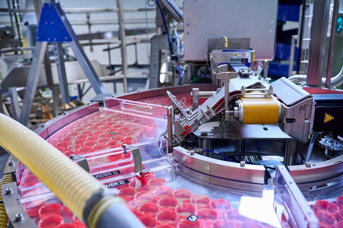 KronesAG's tweet image. This one may not sort out all your problems, but it sure can sort out your caps.🧴
(No cap frfr! 🧢)

⬇️Know the name? Tell us in the comments! ⬇️

#Krones #KronesAG