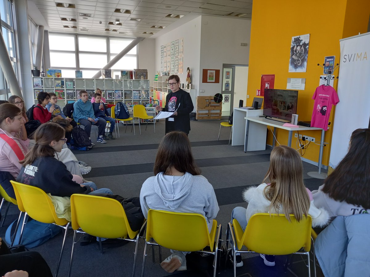 Svima3's tweet photo. Ovogodišnji Dan ružičastih majica , dan posvećen podizanju svijesti o vršnjačkom nasilju, obilježili smo u suradnji s Knjižnicom Jelkovec predstavljanjem poeme ŠKOLA književnice Glorije Lujanović (Naklada OceanMore, 2025.) učenicima/ama Osnovna škola Jelkovec. https://t.co/zUlri9ULdB