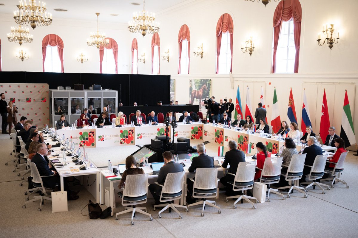 BudapestEmb's tweet photo. 🇬🇪Minister of IDPs fm the Occupied Territories, Labour, Health&amp;Social Affairs Mikheil Sarjveladze paid an official visit to 🇭🇺participating in the #FamilySupportSummit to strengthen international coop.&amp;exchange best practices in #demographic development &amp; #family support policy. https://t.co/zNy9tiFtCF