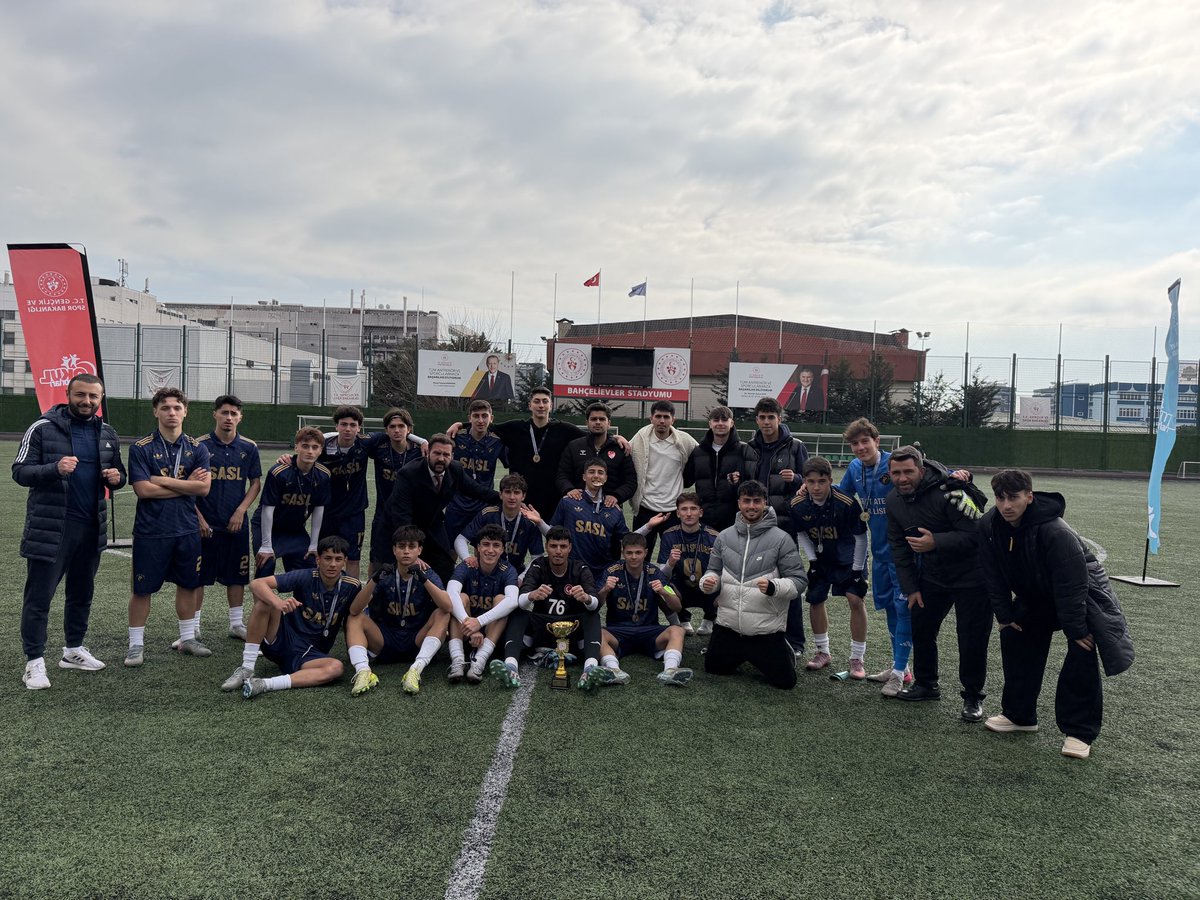 Okul Sporları Futbol branşında İstanbul Şampiyonu olan Seyit Ateş Spor Lisesi öğrencilerimizi ve kıymetli hocalarımızı yürekten kutluyorum. 👏⚽️
Başarılarınızın devamını diliyorum. 🏆