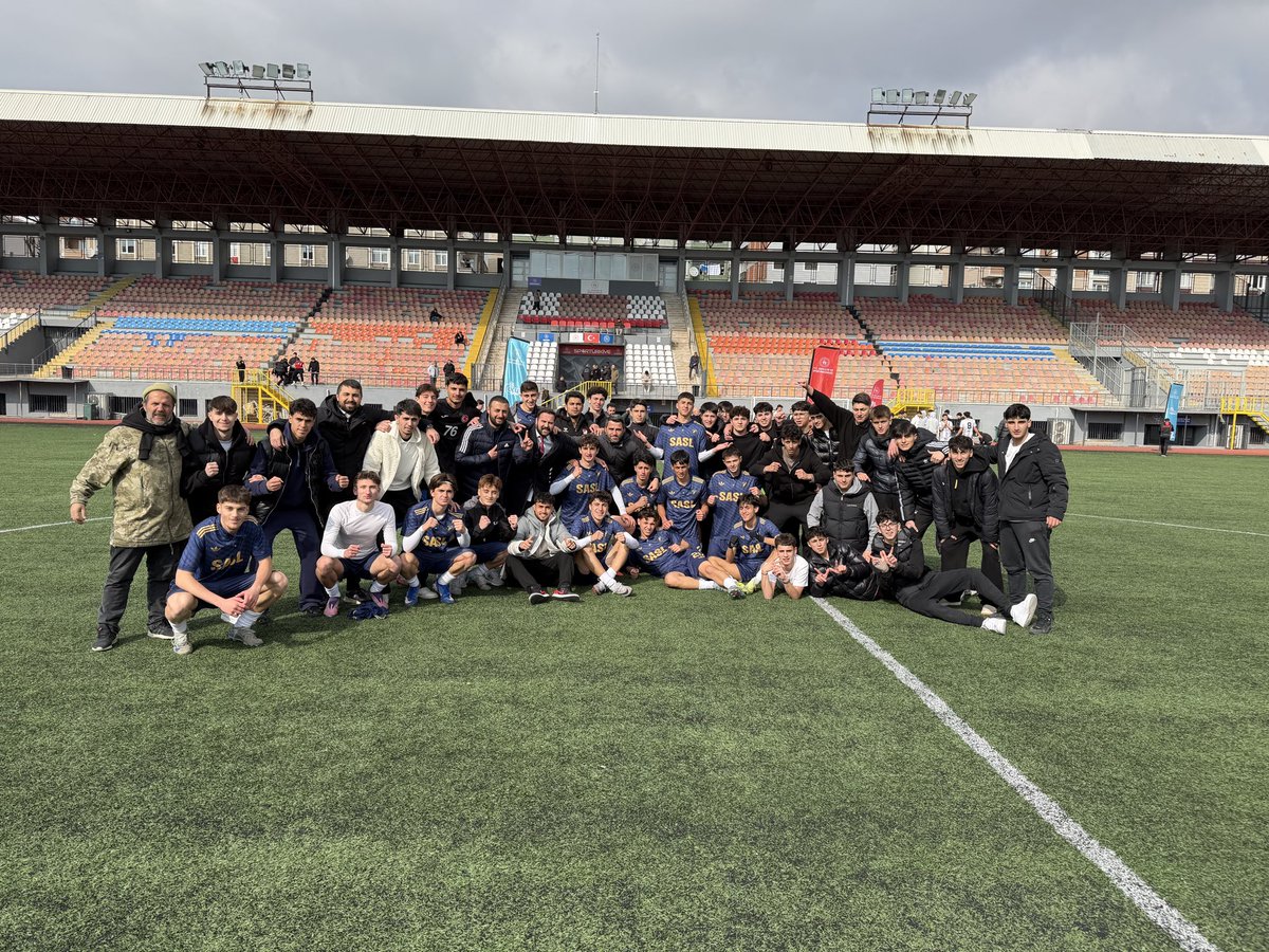 Burakates04's tweet photo. Okul Sporları Futbol branşında İstanbul Şampiyonu olan Seyit Ateş Spor Lisesi öğrencilerimizi ve kıymetli hocalarımızı yürekten kutluyorum. 👏⚽️
Başarılarınızın devamını diliyorum. 🏆 https://t.co/i1C5UliC3i