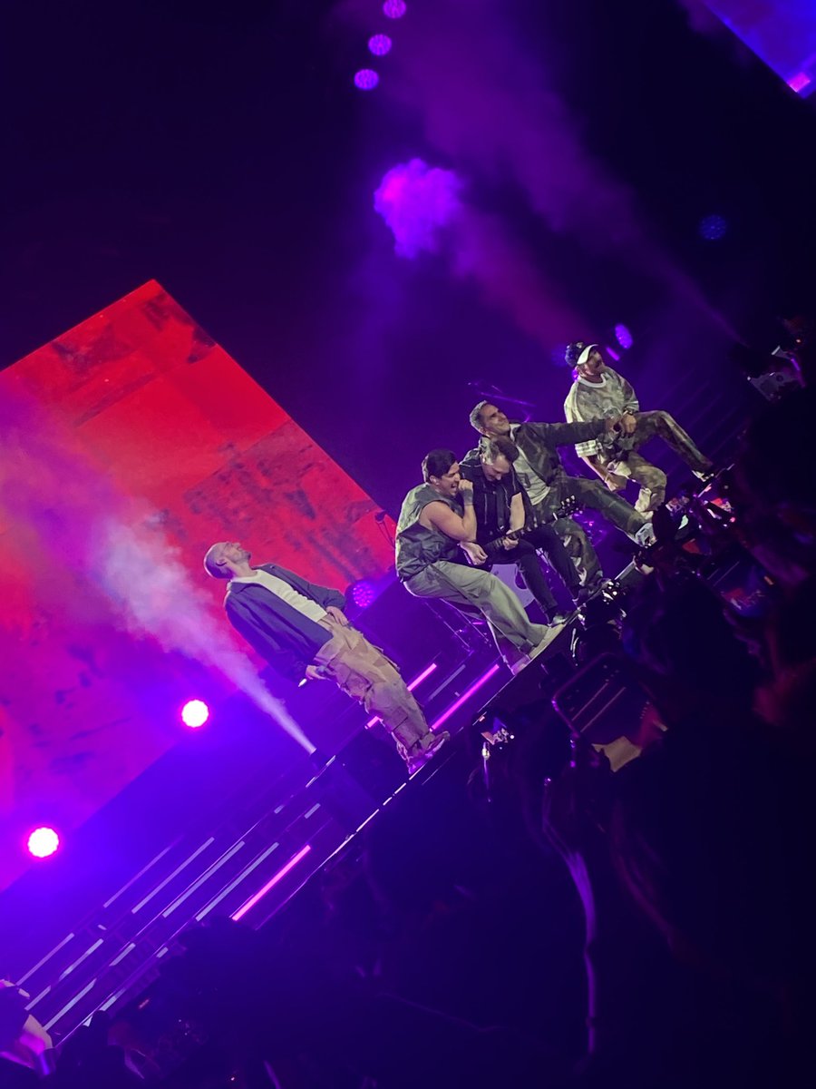 softjumin's tweet photo. amigos no les enseñe pero fui al concierto de big time rush, mi yo de pequeña esta muy feliz https://t.co/1e51uDkJQd