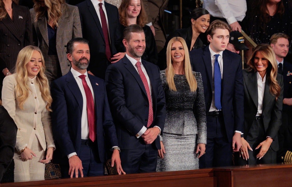 ᗰᗩƳᖇᗩ tweet media