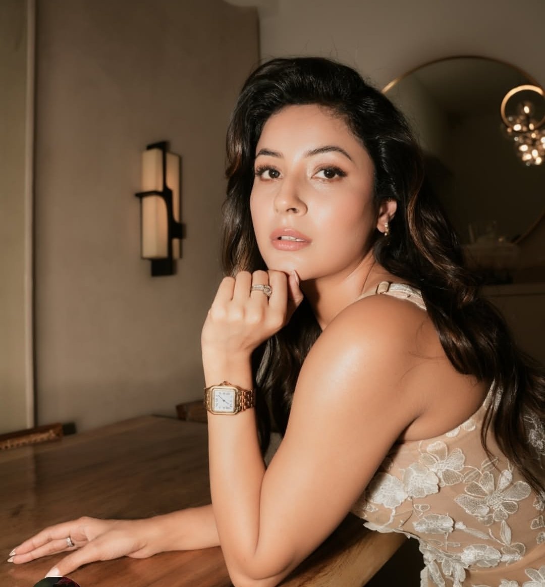 Stunning beauty #ShehnaazGill